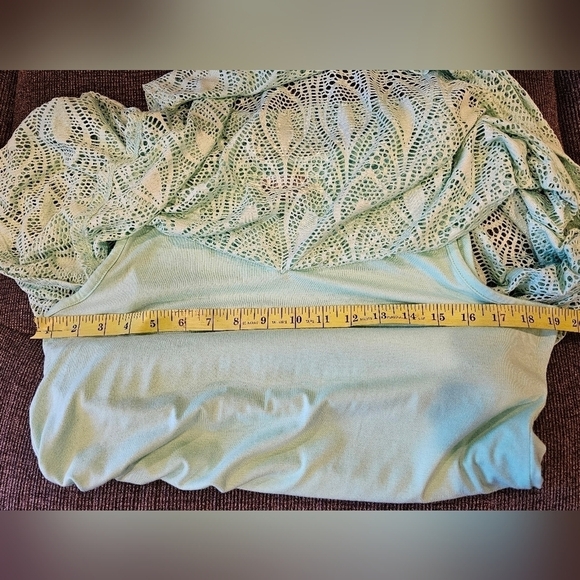 JM Collection Batwing Faux Lace Overlay Short Sleeve Tunic Size PM - Picture 7 of 11